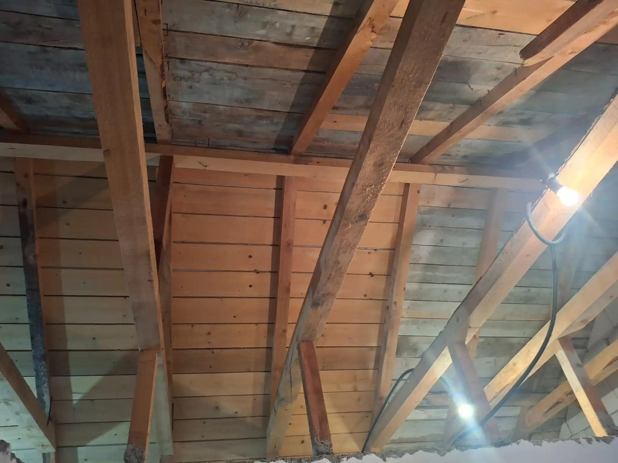 Structură acoperiș înainte de termoizolația cu spumă poliuretanică în Amărăști, Dolj