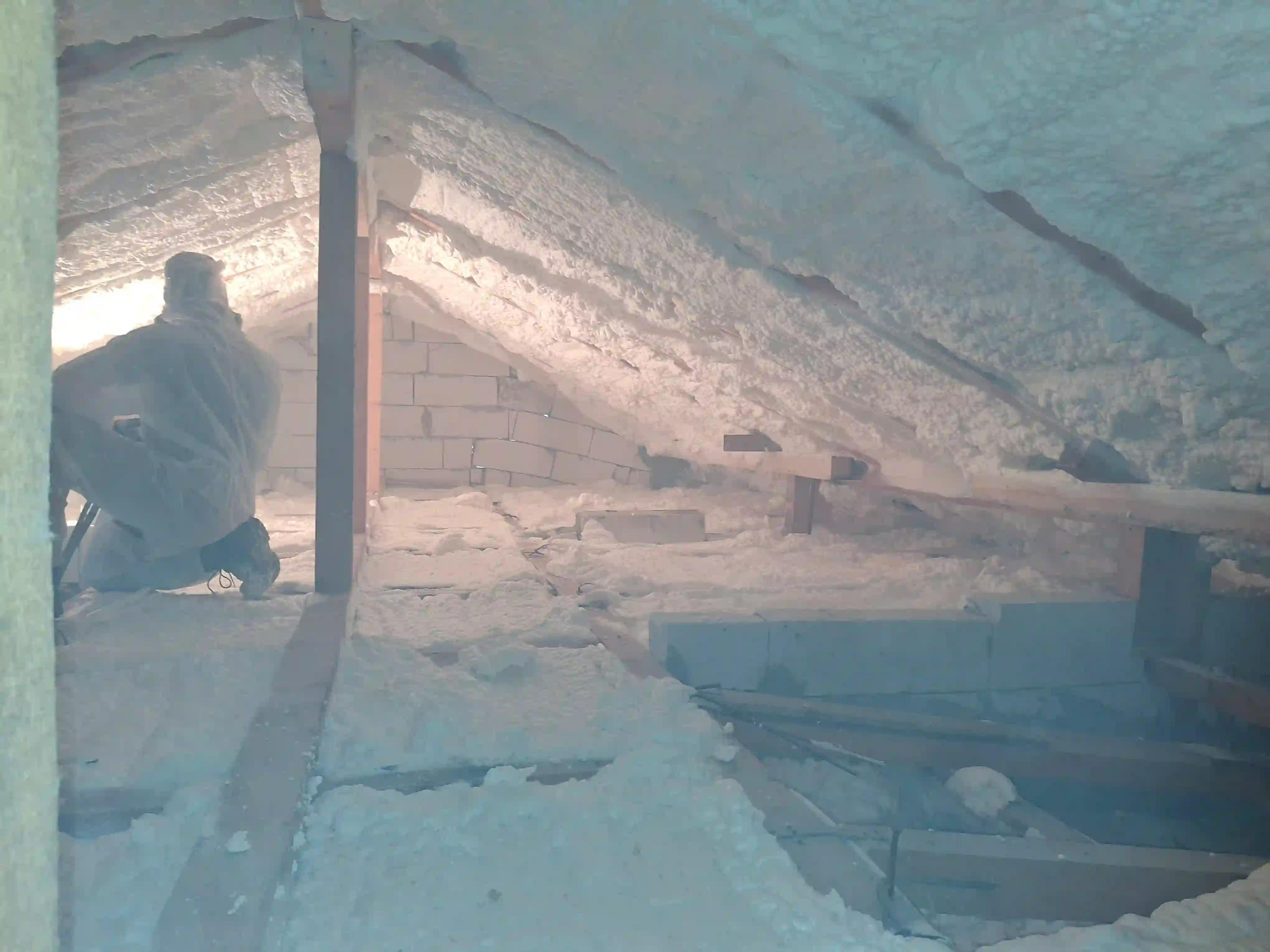 aplicator spuma poliuretanica termoizolatii romania