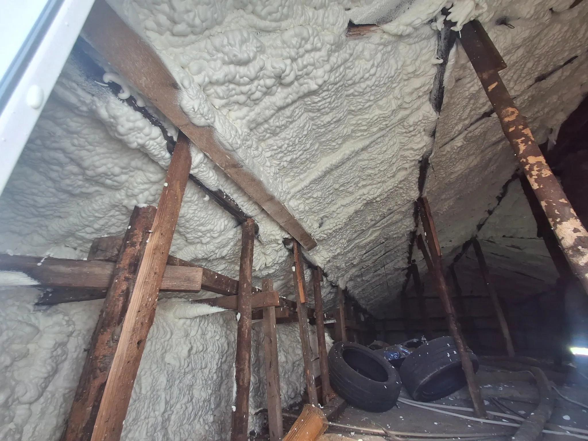 Izolatie pod celula deschisa Domnesti aplicare spuma poliuretanica