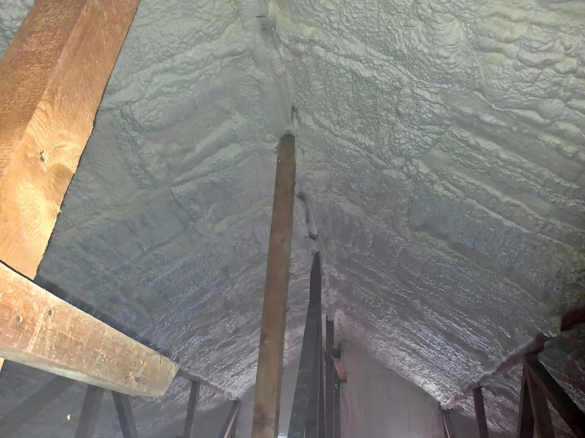 Finalizare proiect de izolarea a mansardei în Caineni