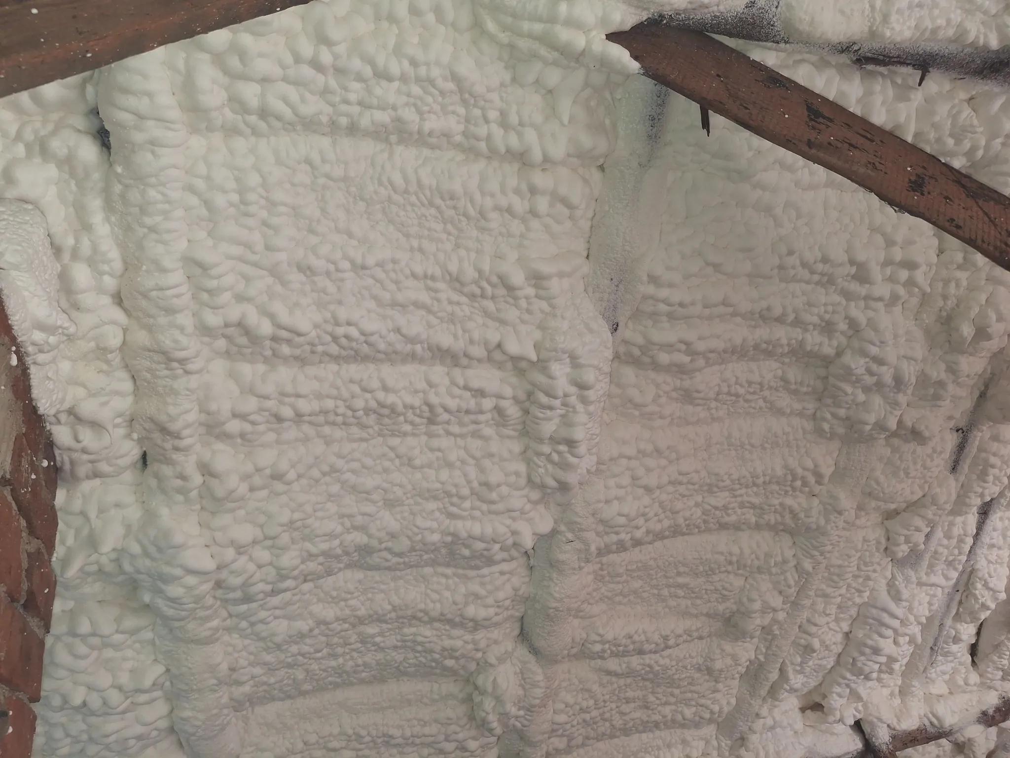 Izolatie mansarda celula deschisa spuma poliuretanica Domnesti