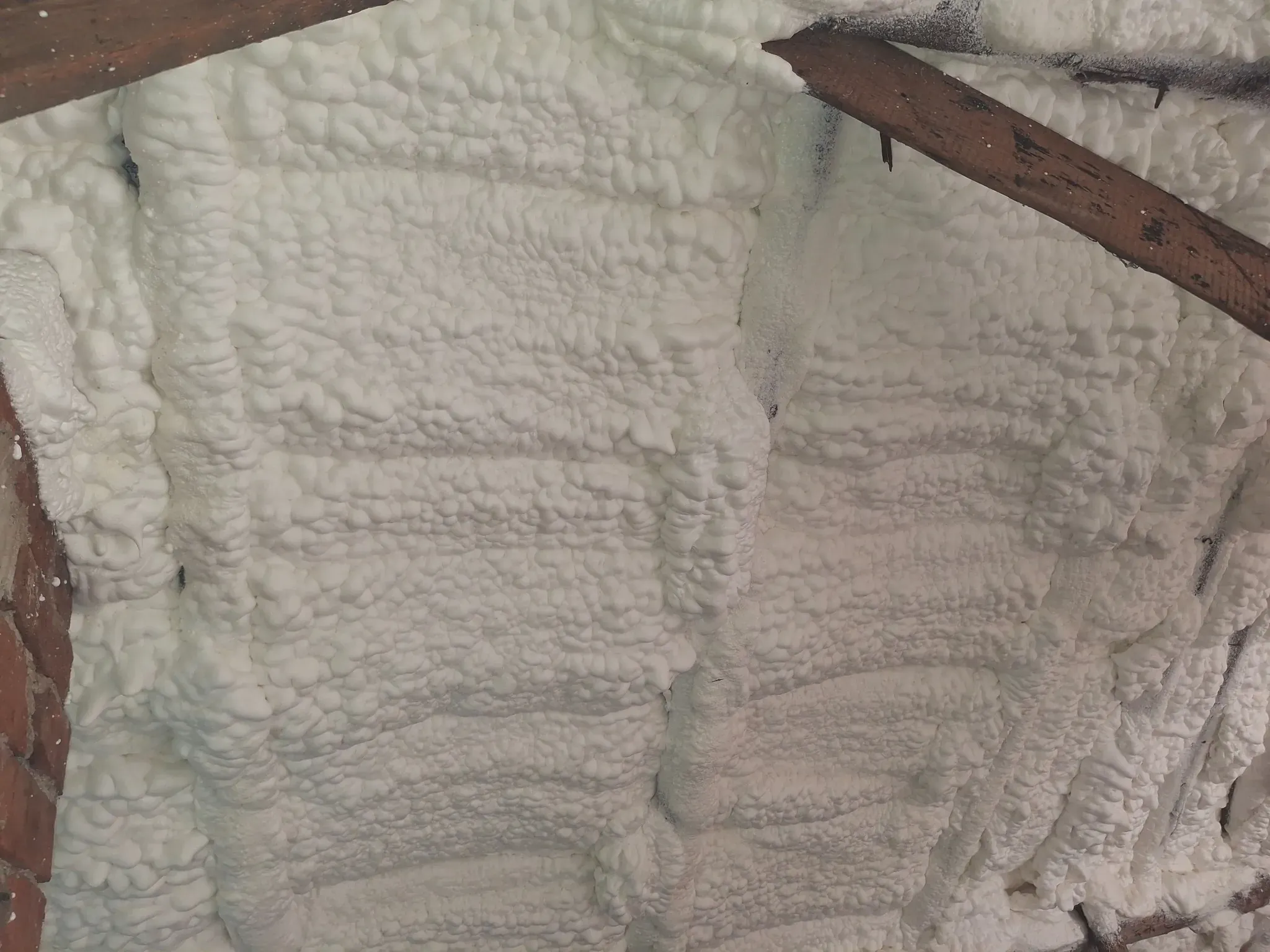 Izolație acoperiș cu spumă poliuretanică București.