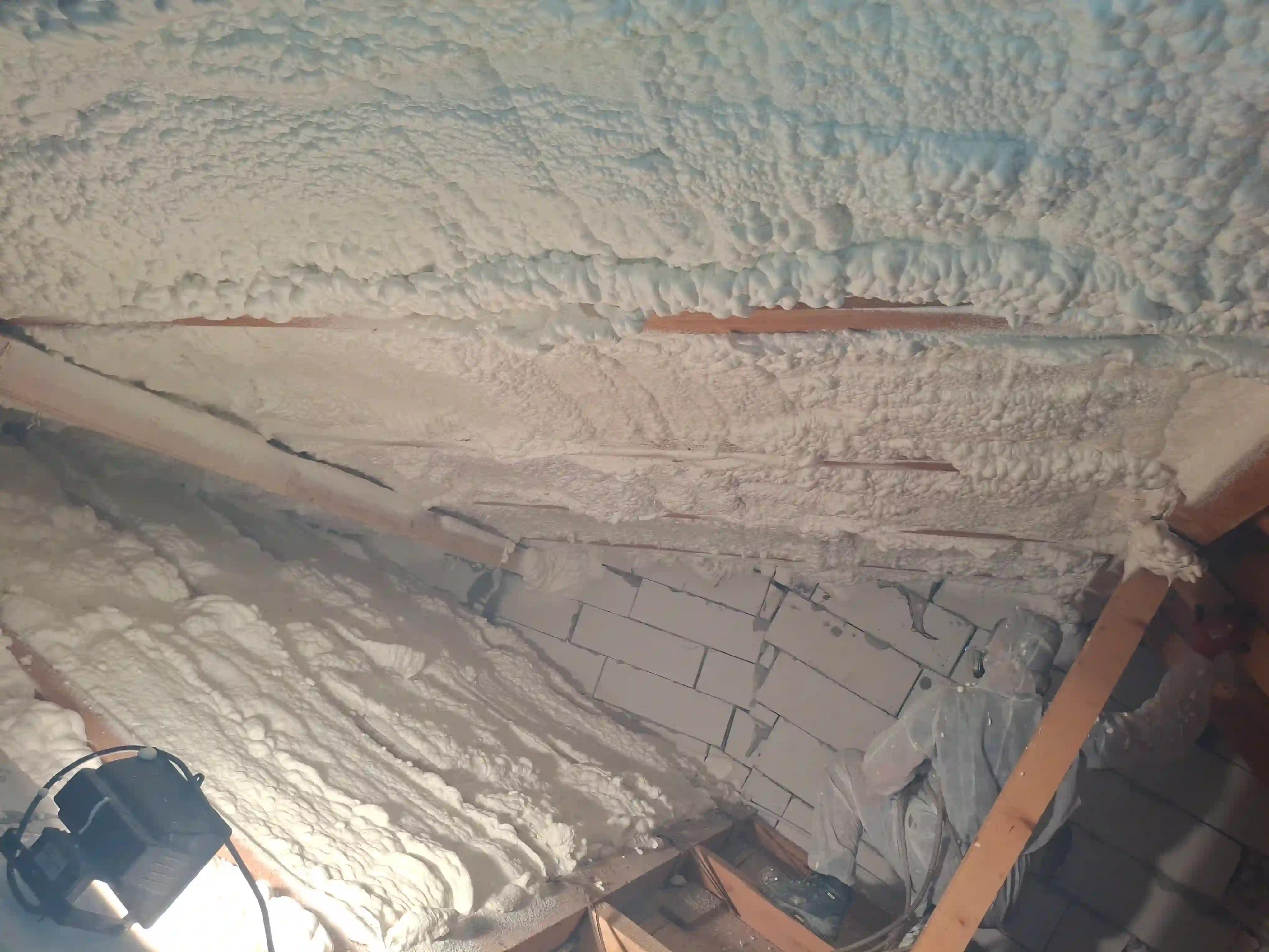 grosime 10 cm aplicata uniform