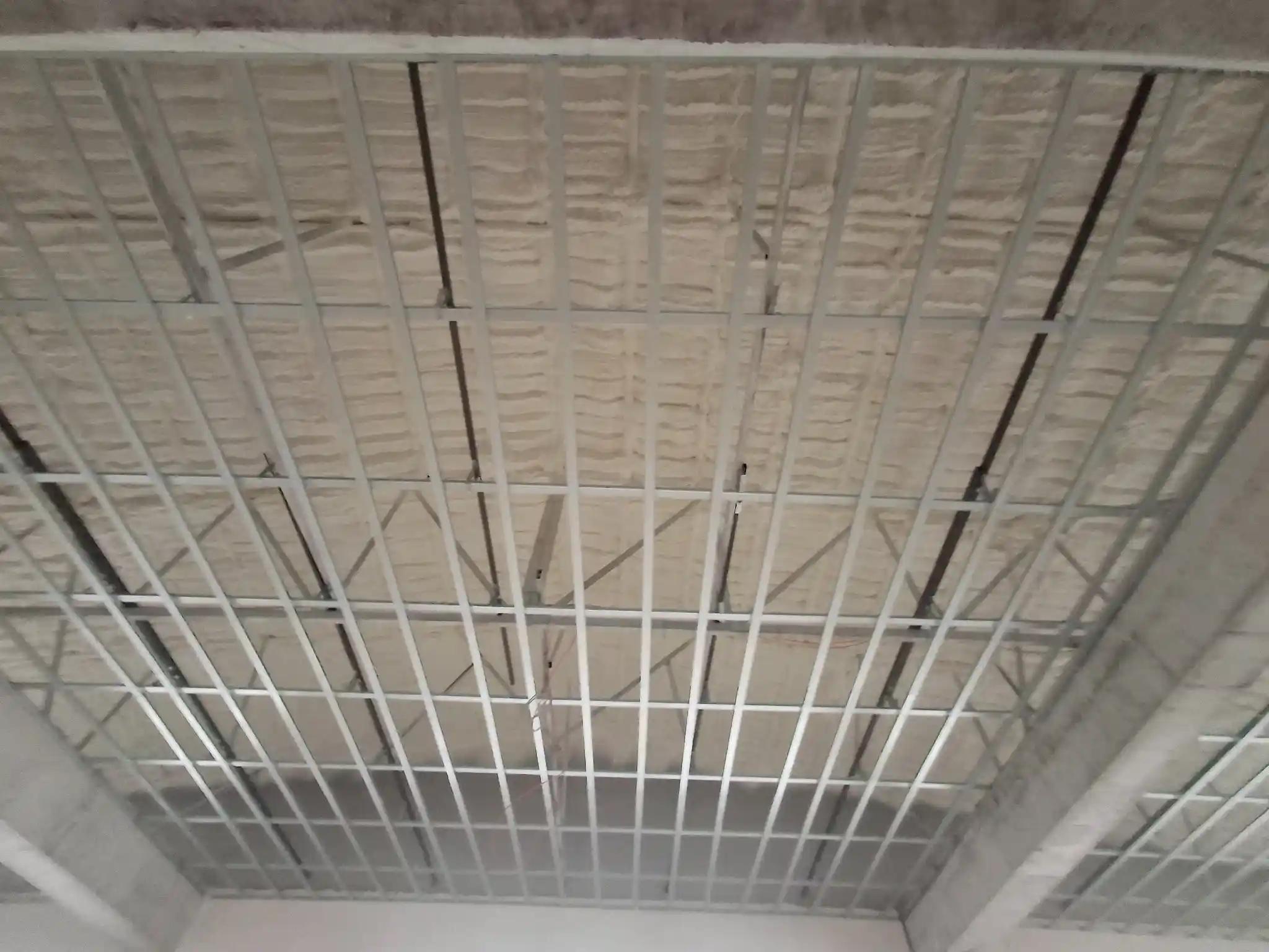 Tavan izolat cu spumă poliuretanică și structură metalică, imagine 4