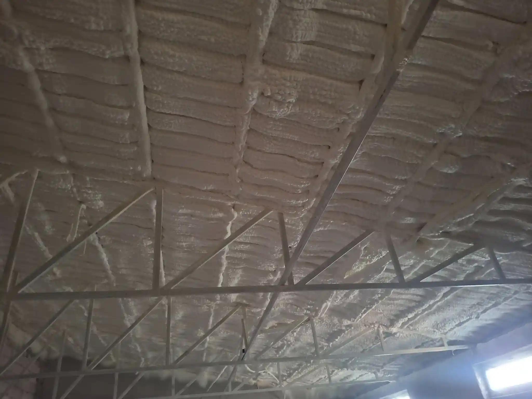 Tavan izolat cu spumă poliuretanică și structură metalică, imagine 9