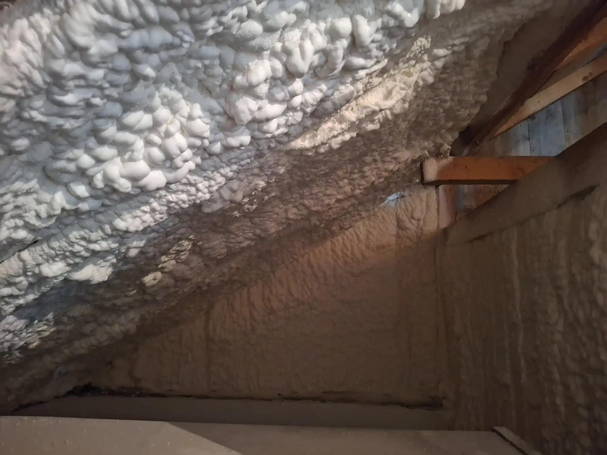 Izolație cu spumă poliuretanică cu celulă deschisă finalizată în Craiova