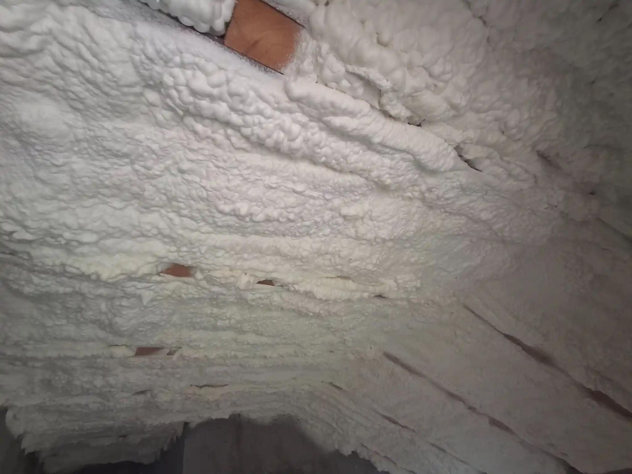 Detaliu izolație pod cu spumă poliuretanică