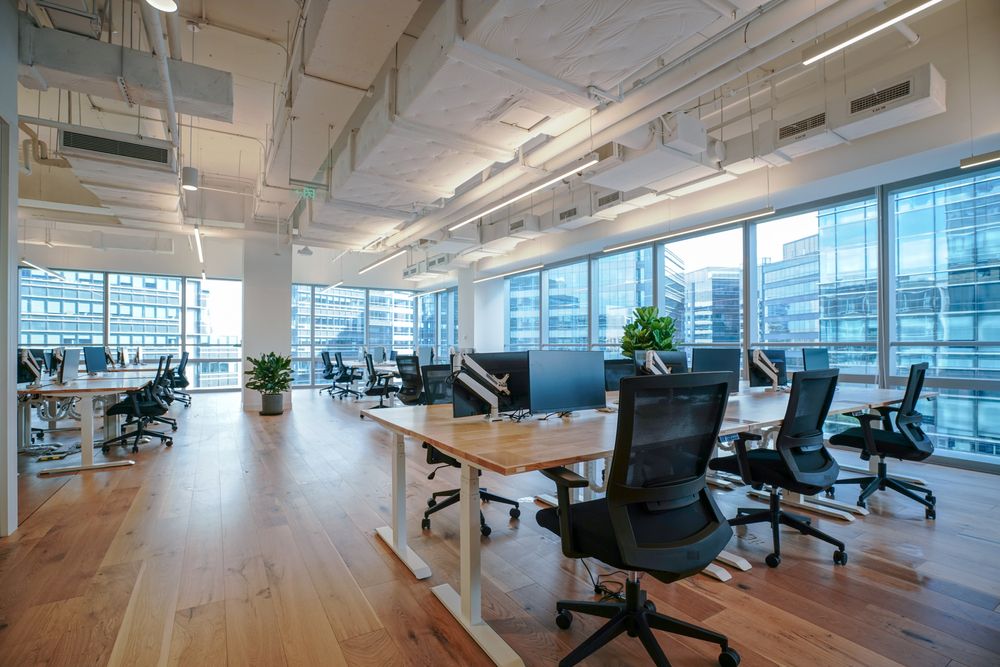 plateau indépendant avec open space dans un immeuble de coworking