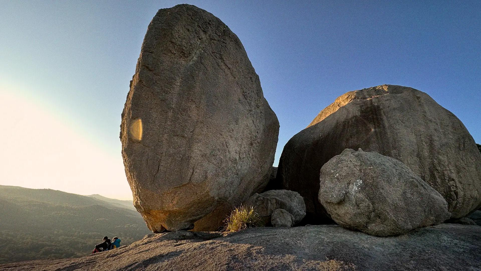 girraween-piramid-hike-couple-sunset