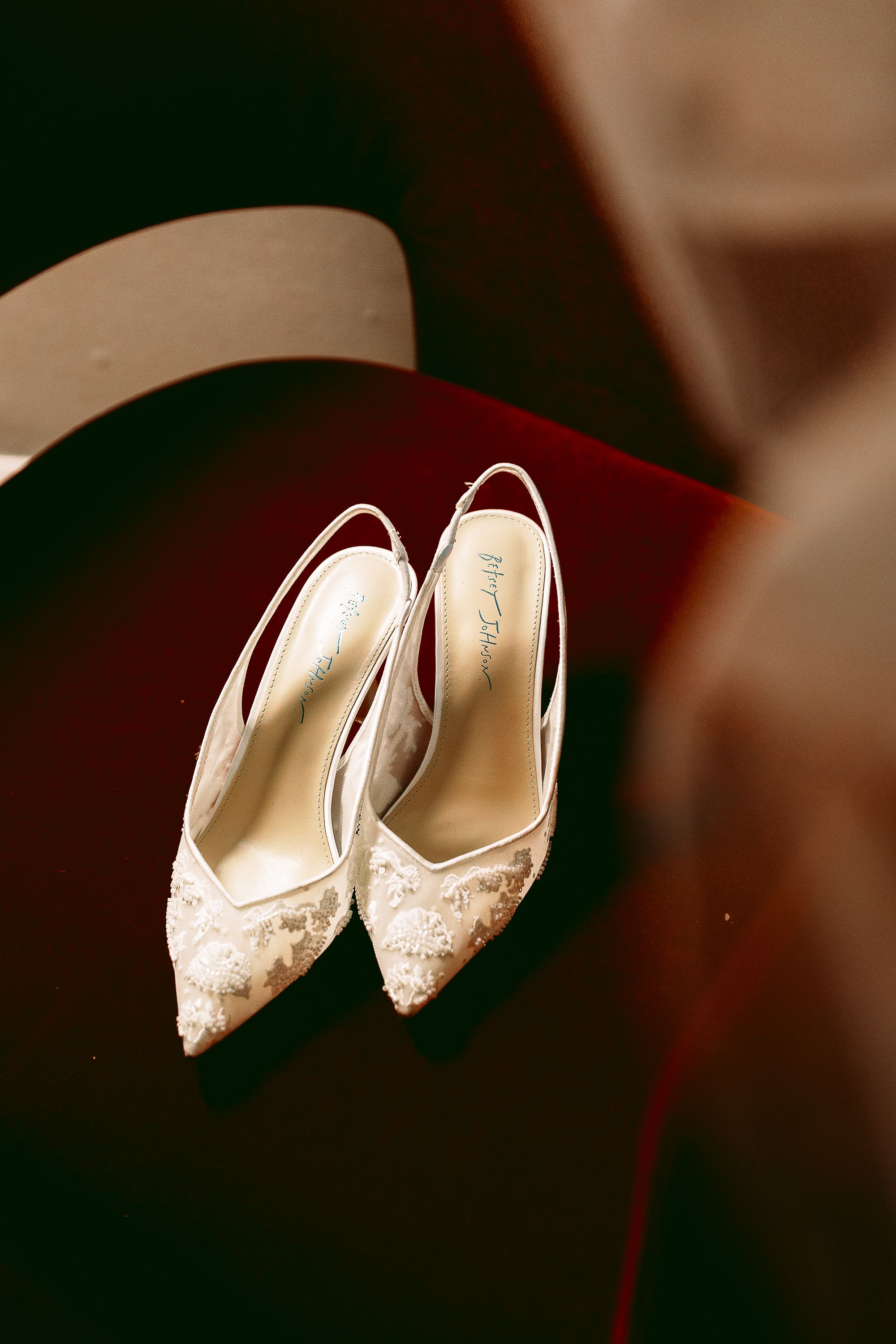 Candid editorial wedding photography by AURA Photo