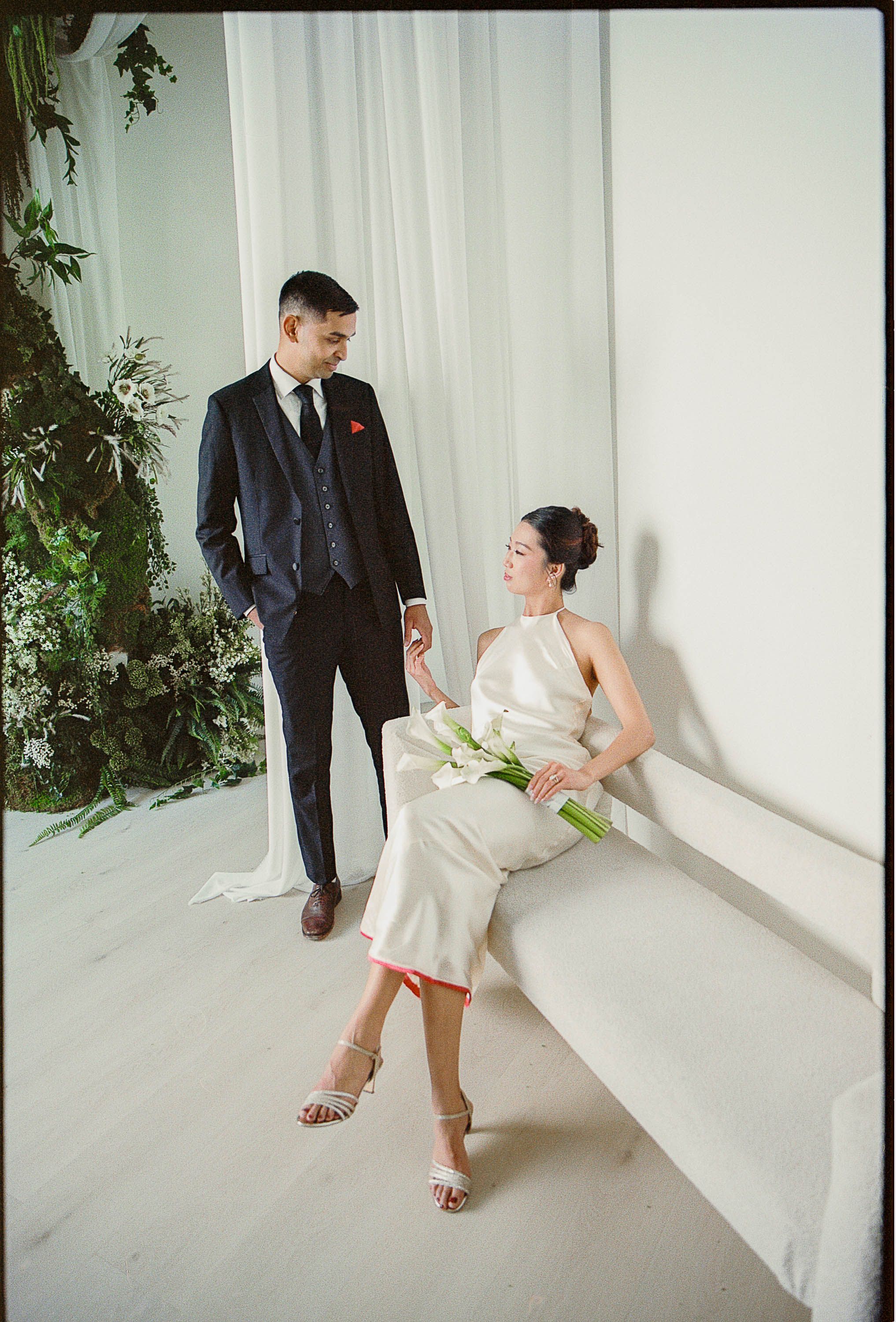 Natural wedding photo session in Toronto by AURA Photo