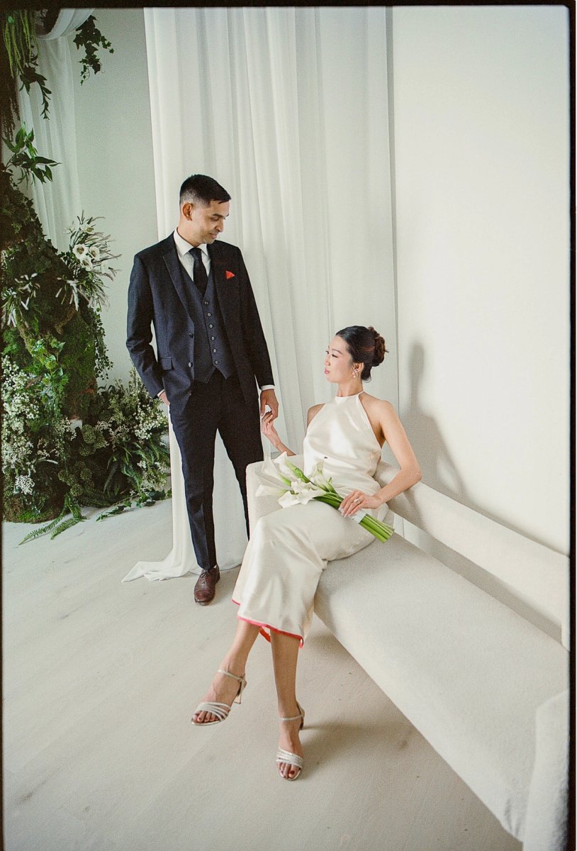 Natural wedding photo session in Toronto by AURA Photo