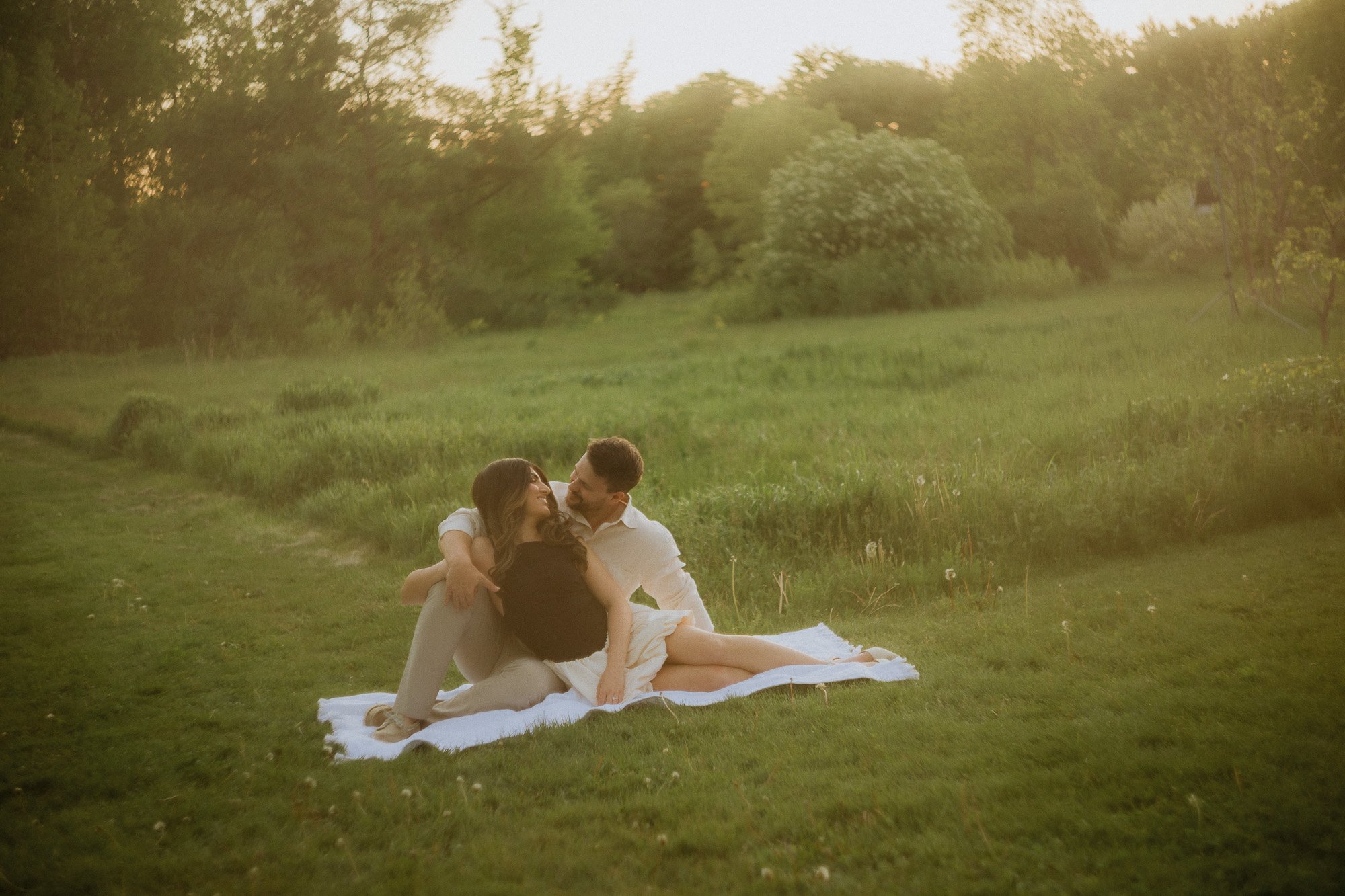 Romantic outdoor toronto engagement photo