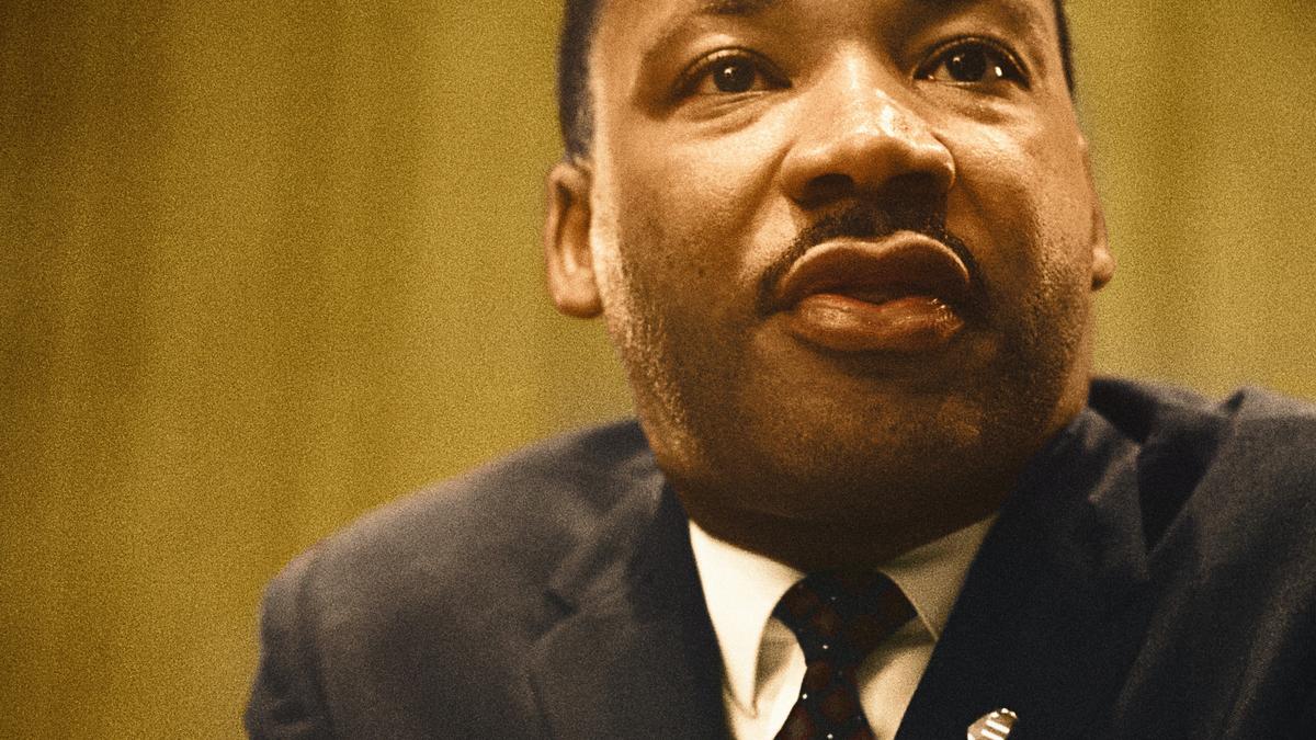 Bilde av Martin Luther King jr. tatt av Unseen Histories fra Unsplash