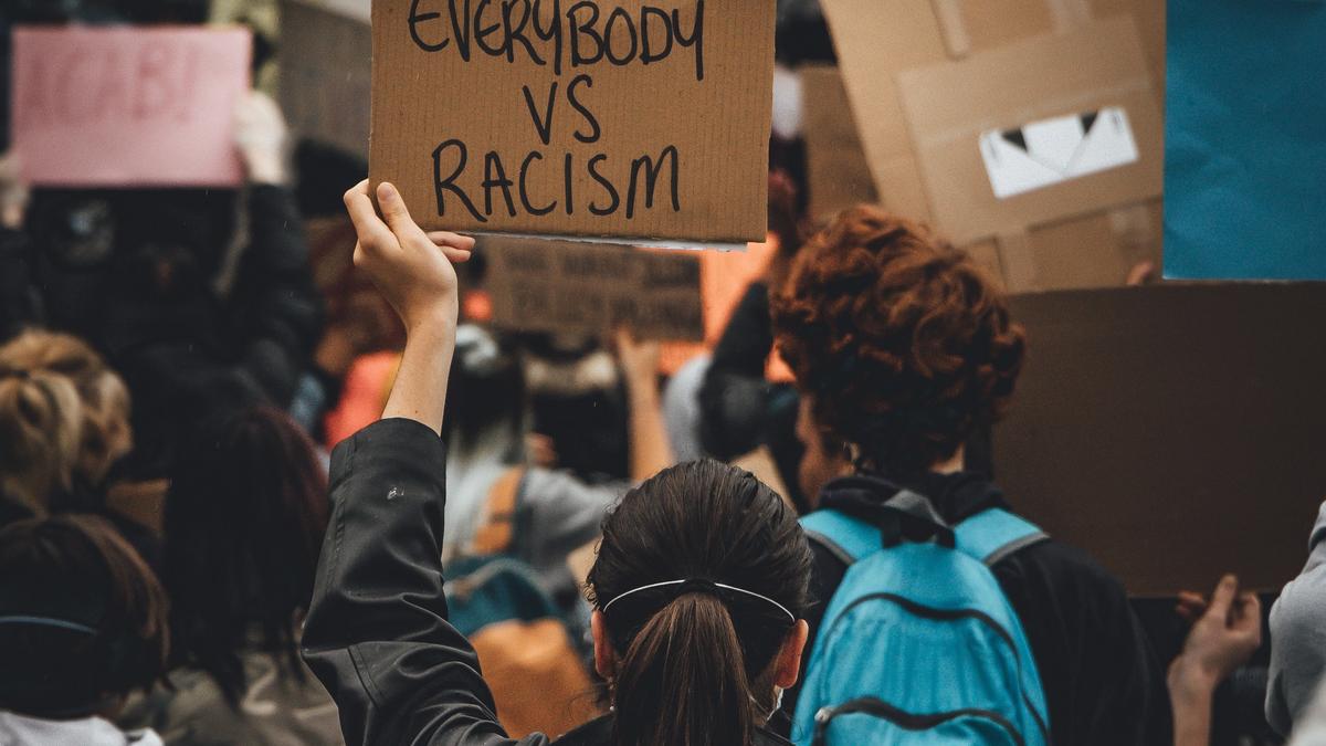 demonstrant i gatene for BLM