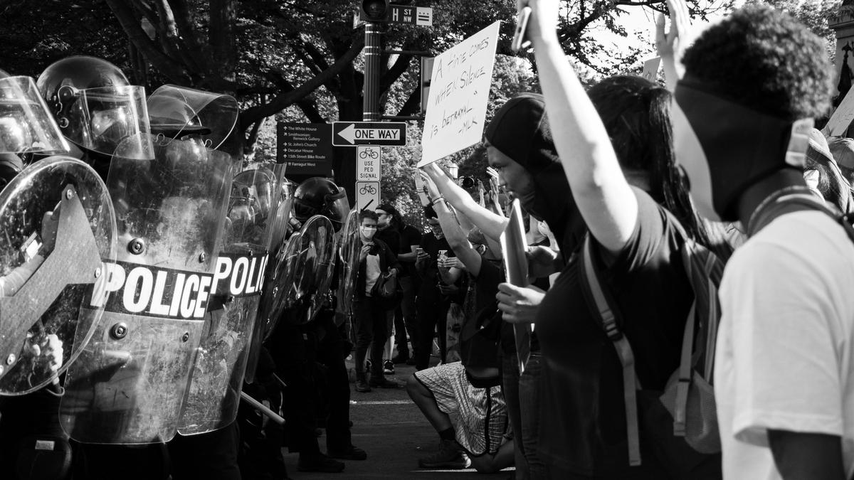 Black Lives Matter demonstrasjon i Washington DC, 1.juni 2020. Bilde tatt av Koshu Kunii fra Unsplash
