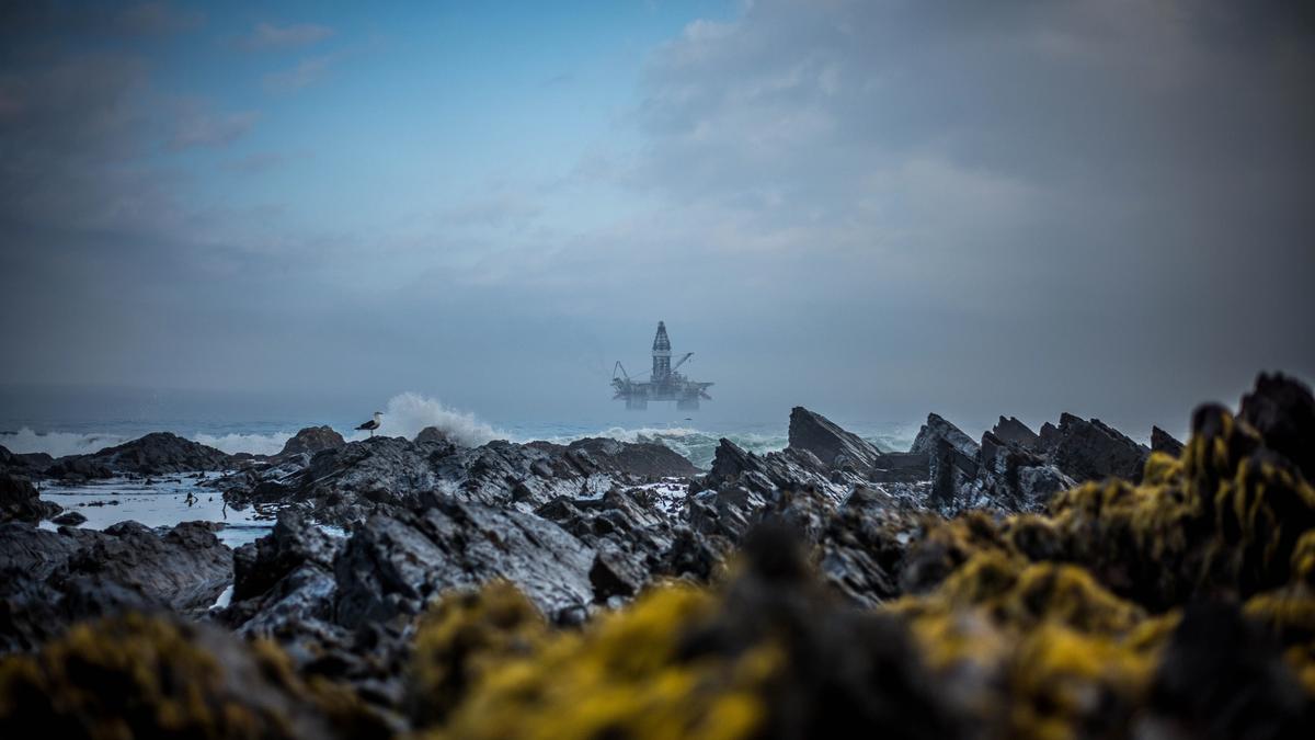En olje rigg i havet