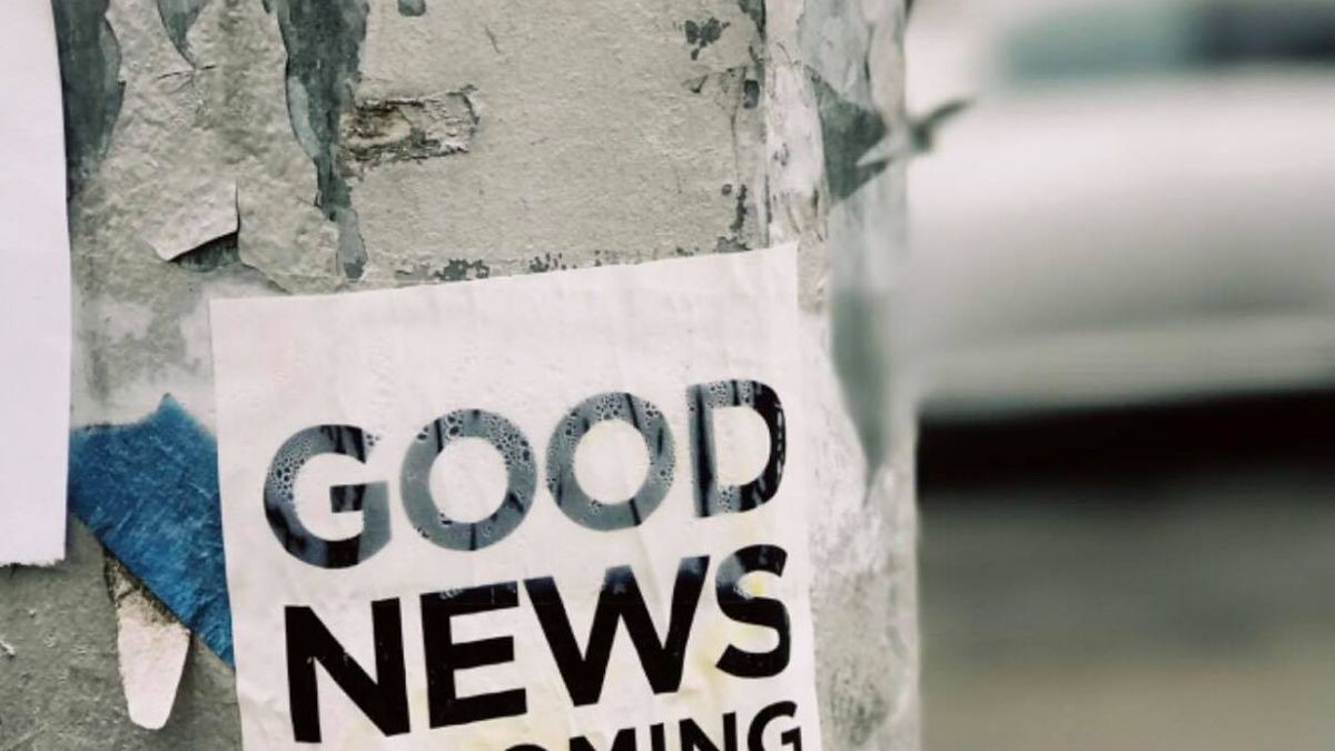Bilde av en plakat hvor det står: Good news is coming. Illustrasjonsbilde fra Unsplash