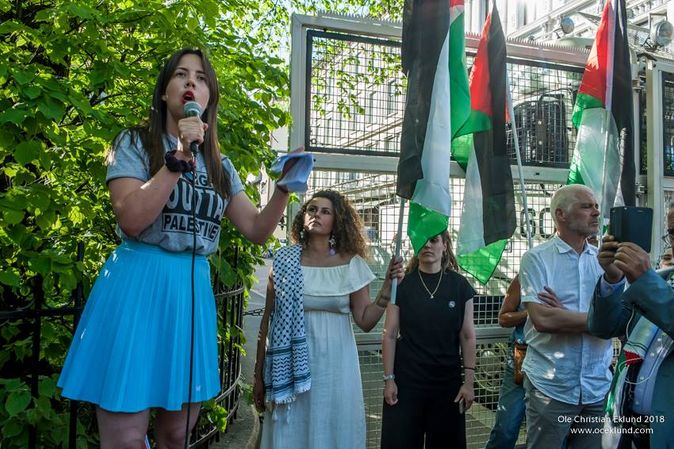 Tora Systad Tyssen, leiar av Fellesutvalget for Palestina under ei Nakba-markering. Bilete teke av Synne Dahl.