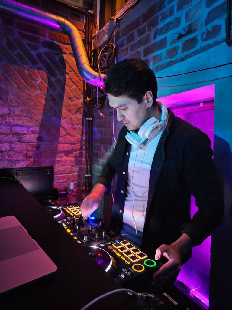 Hitta DJ och hitta catering till event