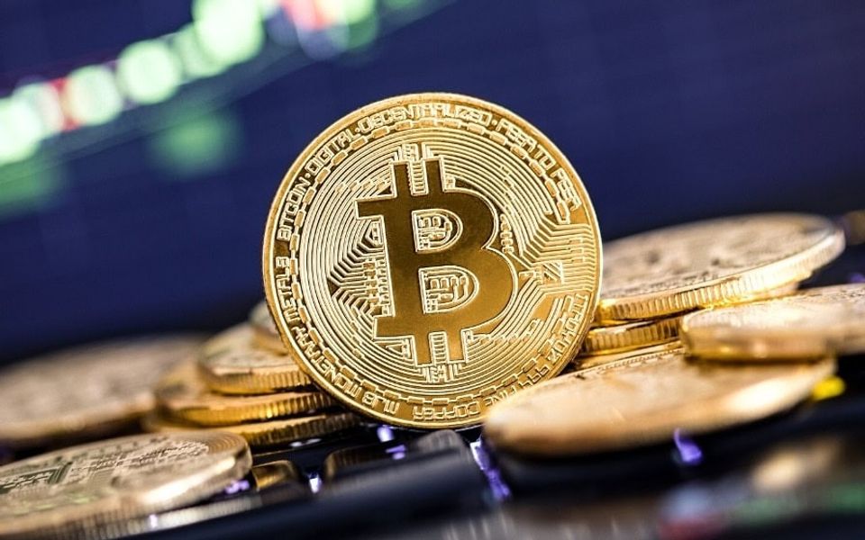 Šok z vojny preniesol neistotu aj na trhy. Do čoho sa aktuálne oplatí investovať?