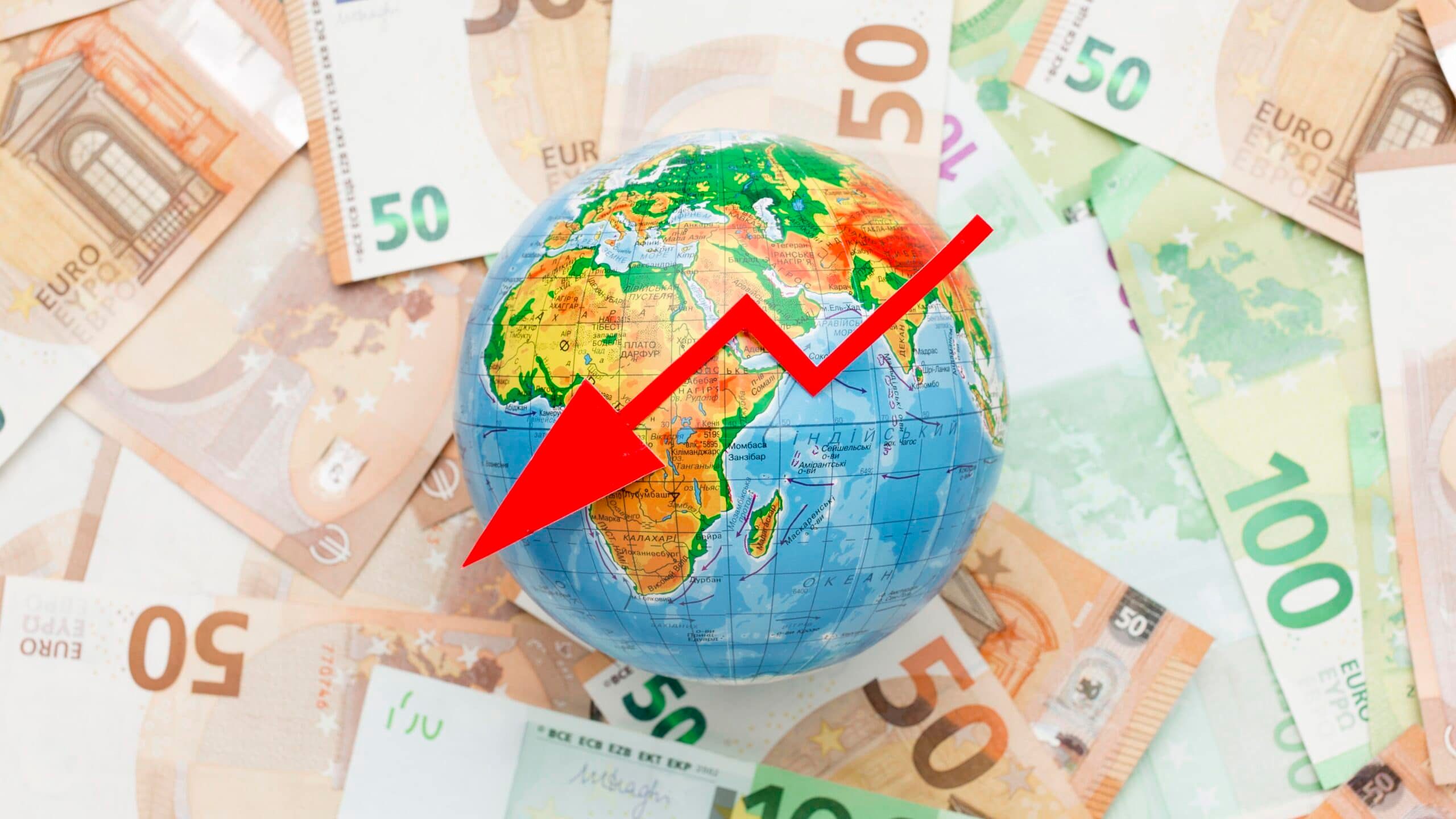 ECB varuje pred krízou, riziko sa vracia cez vojnu aj politiku