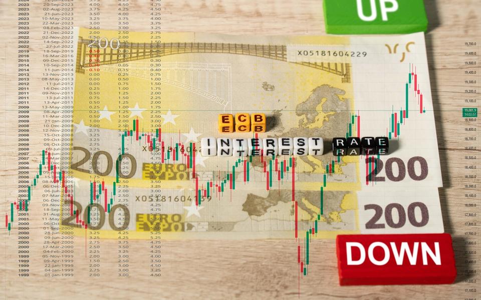 Inflácia v eurozóne klesá, ECB však ešte nemá vyhraté