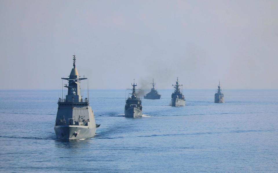 NATO zvažuje misiu v Hormuze, Európa cíti cenu blokády