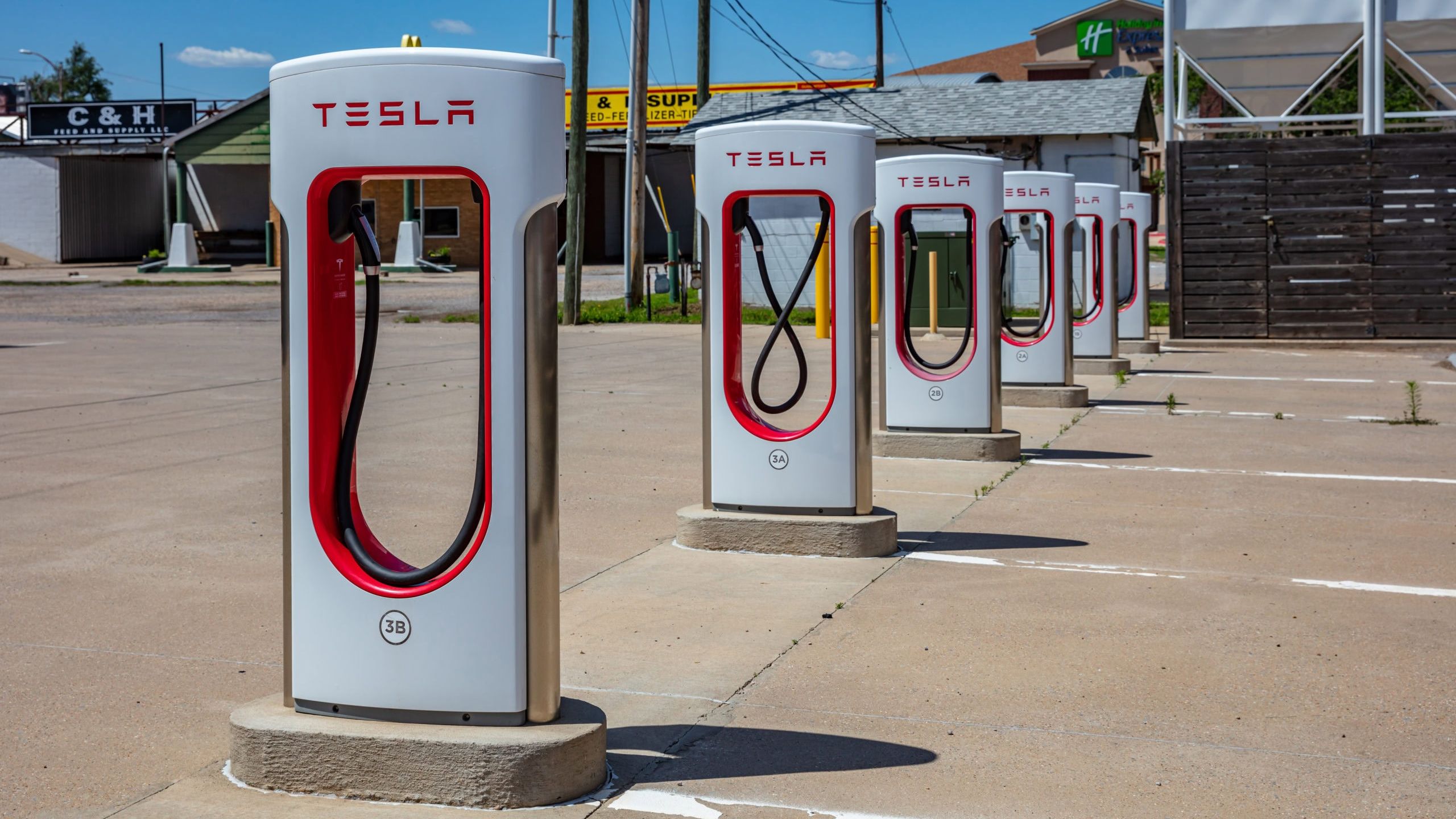 Tesla ovládla trh nabíjacích staníc v USA
