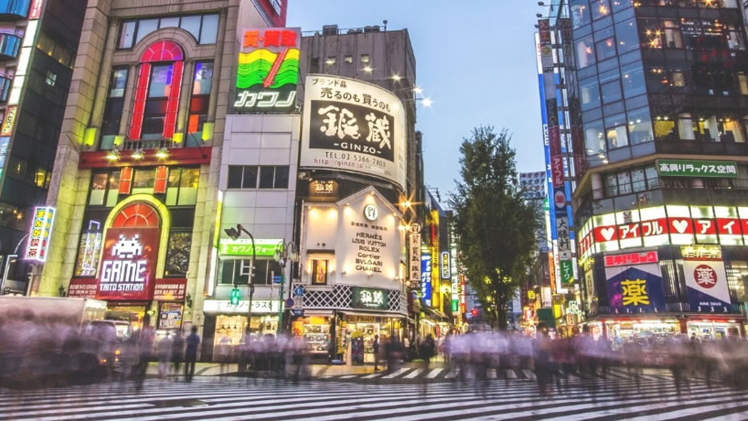 Rizikové aktíva utešene rastú, Bitcoin a Japonsko prepísali históriu