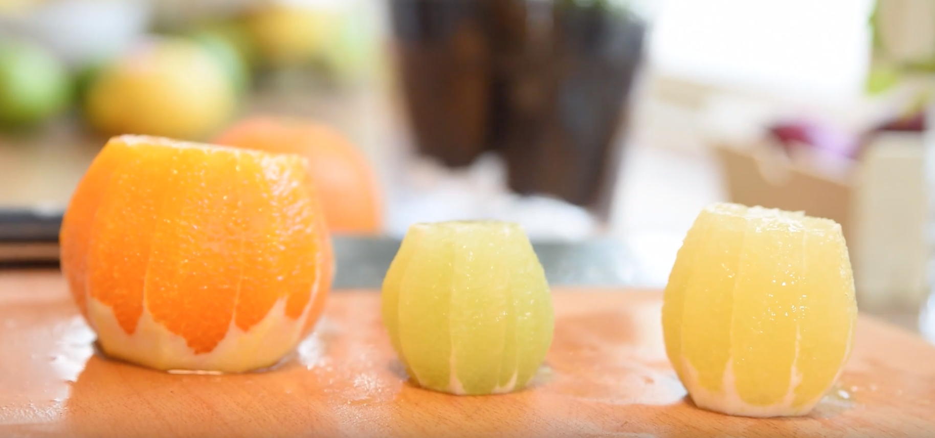 Filéa citrusfrukt till en lyxig fruktsallad