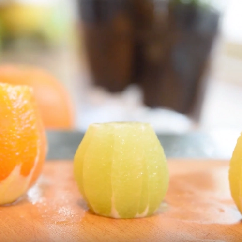 Filéa citrusfrukt till en lyxig fruktsallad