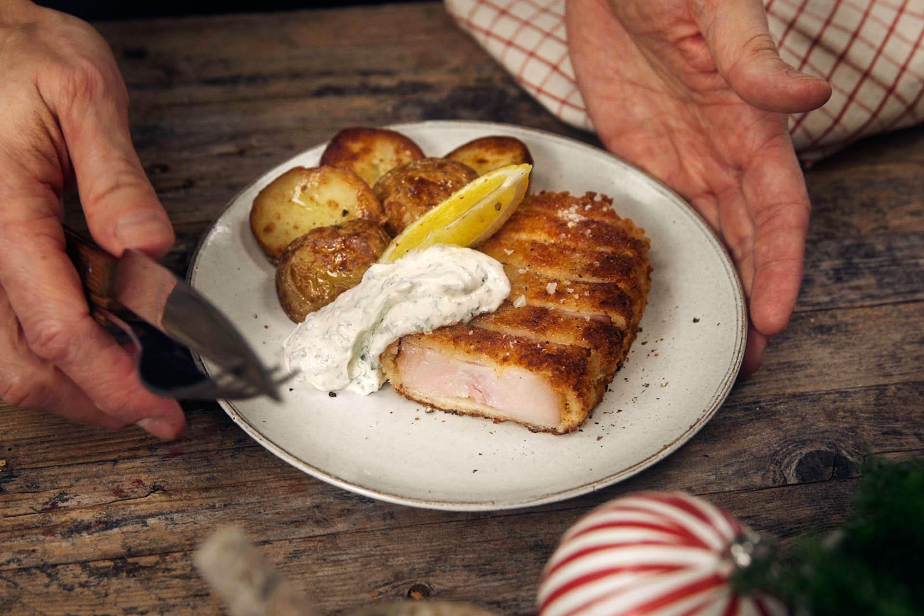 Panerad julskinka med rostad potatis