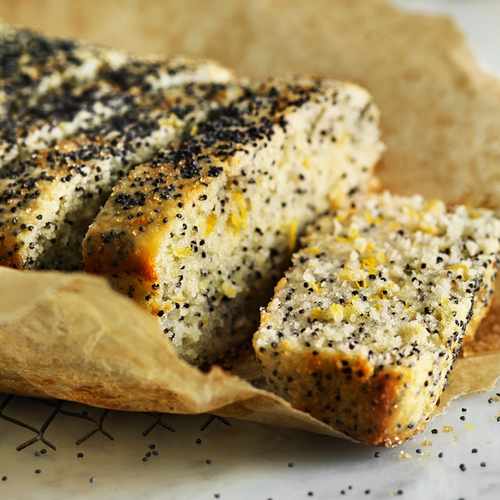 Vallmofrökaka: Lemon poppy seed bread