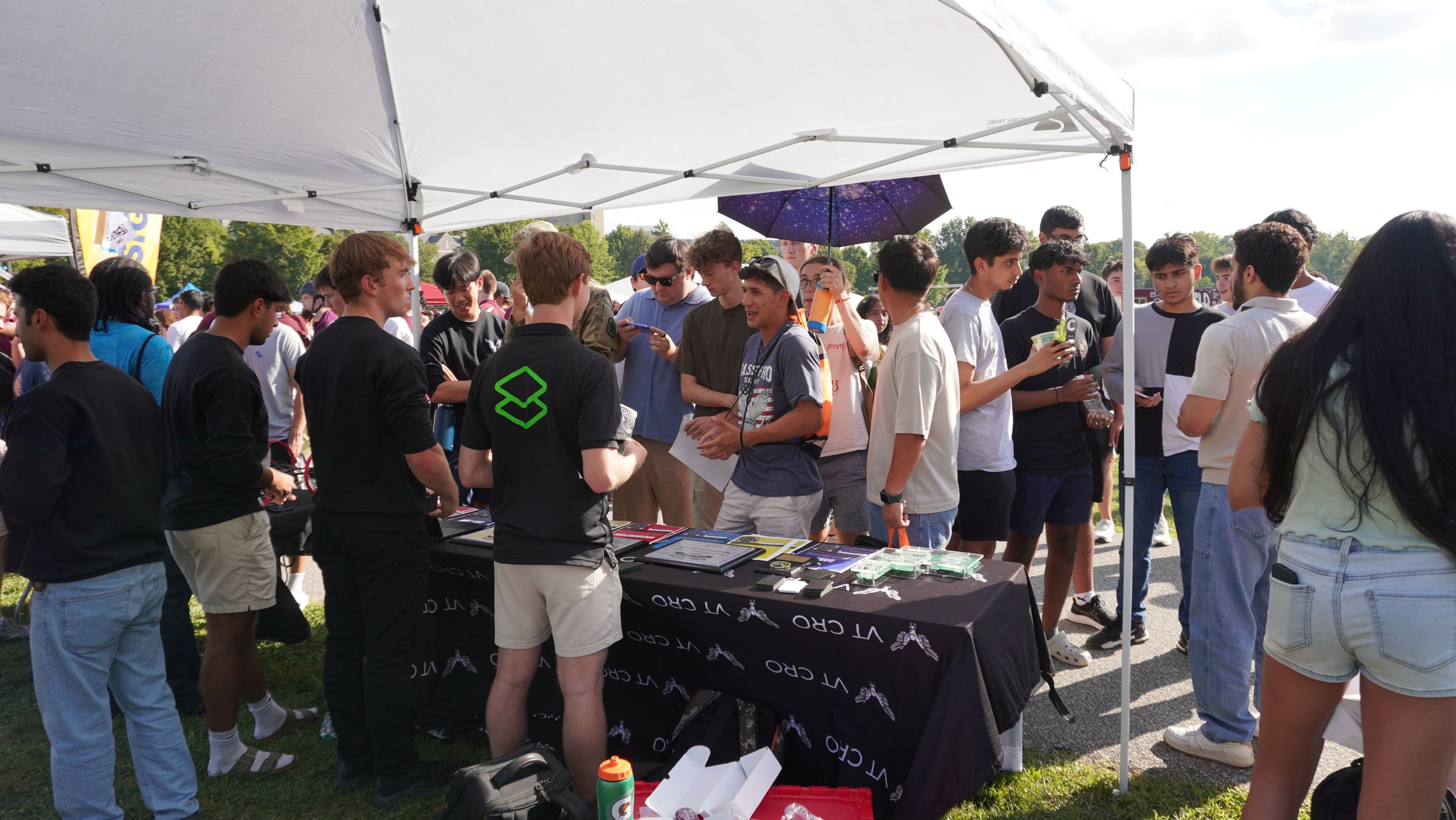 A crowd of students at the VT CRO table