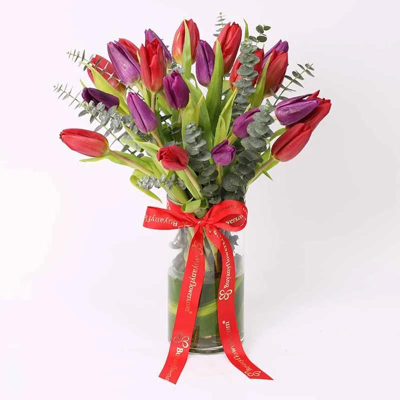 scarlet-beauty-19-tulips-vase_1.webp