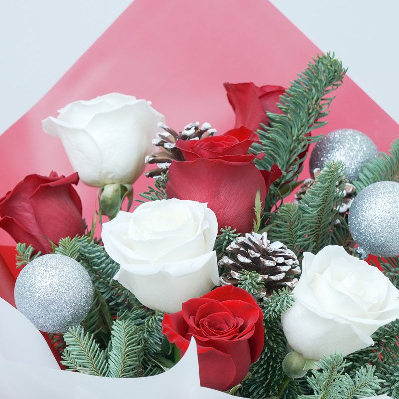 Festive 7 Roses Bouquet thumbnail 3