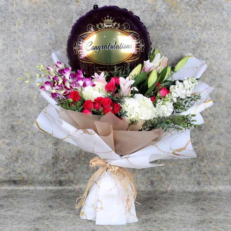 elegant-flowers-and-congratulations-balloon-bouquet_1.webp