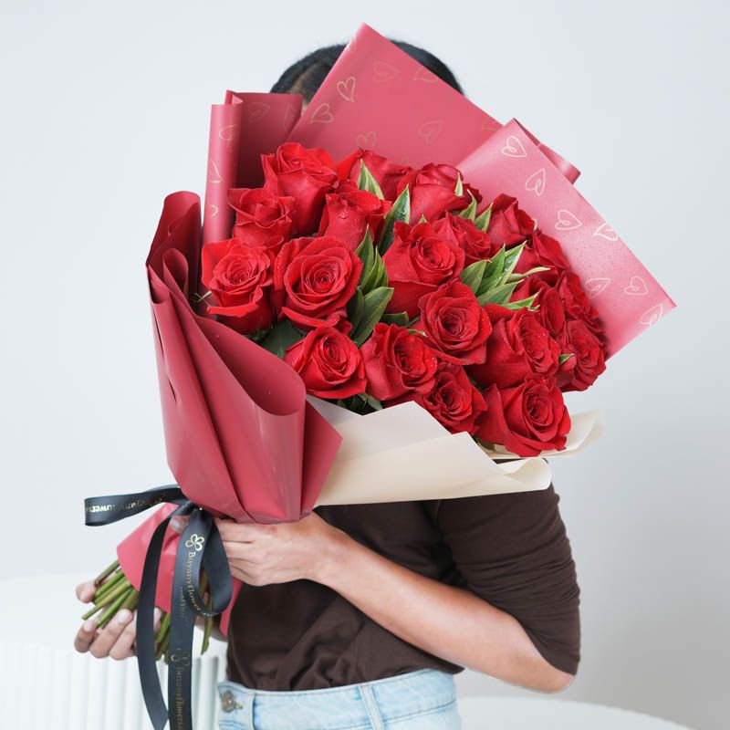 Beauty 21 Red Roses Bouquet thumbnail 2