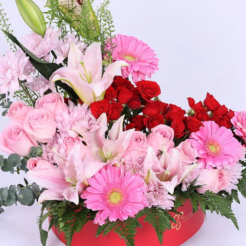 Love Flowers in Heart Shape Box thumbnail 3