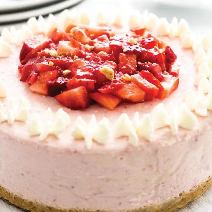 Elegant Strawberry Cheesecake 4 Portion thumbnail 3