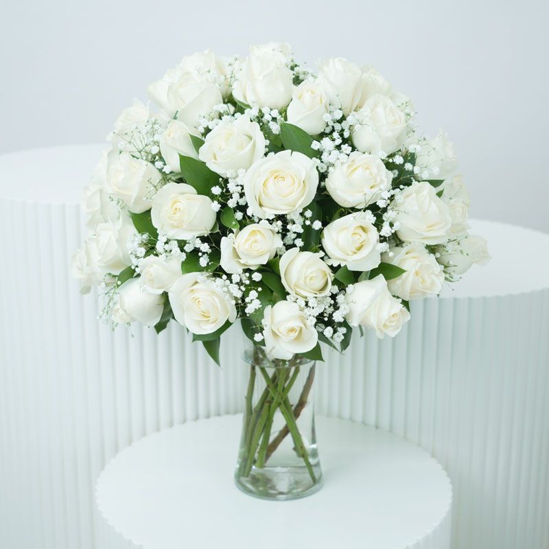 Peaceful 50 White Roses In Vase thumbnail 1