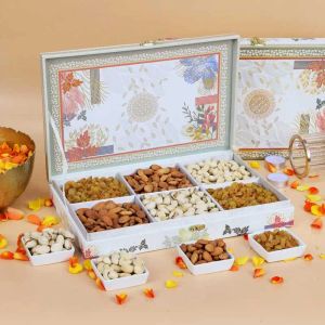 elegant-mixed-nuts-gift-box_1.webp
