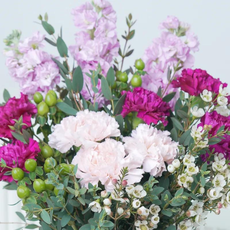 Rosy Charm Glass Vase - Flowers gift from Buy Any Flowers Dubai in Al Quoz Industrial Area 4, Dubai, UAE - image 2