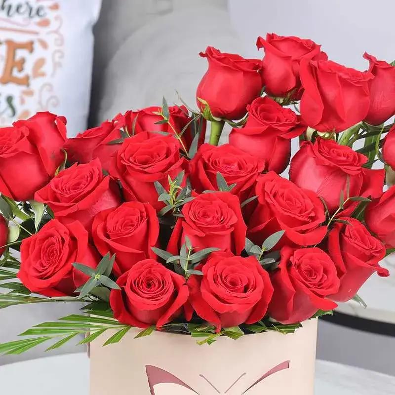 Butterfly 25 Red Roses Box thumbnail 3