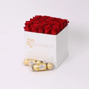white-square-box-of-love-25-red-roses_1.webp