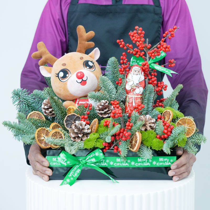 Safari Christmas Flower Tray - Flowers gift from Buy Any Flowers Dubai in Al Quoz Industrial Area 4, Dubai, UAE - image 2