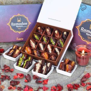 ramadan-stuffed-dates-by-sweecho-16-pcs-blue_1.webp