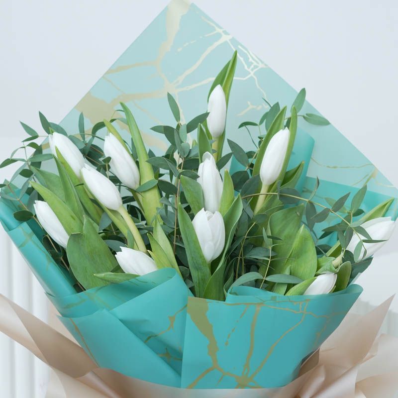White Beauty 11 Tulips Bouquet thumbnail 3