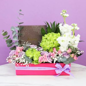 amazing-garden-floral-hamper_1.webp